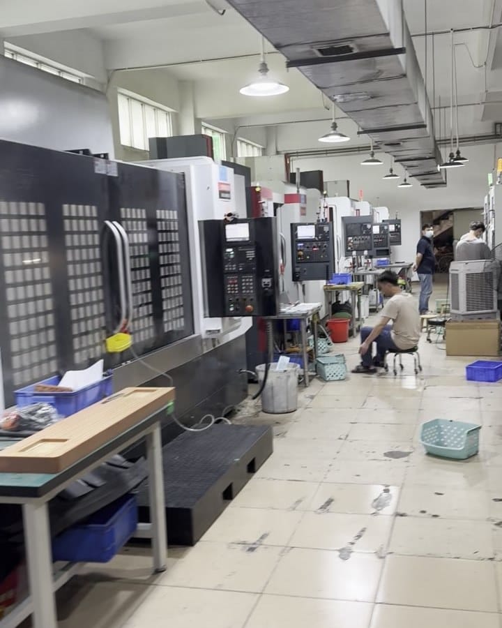 Row of CNC machines in a specialized Chinese mold-making and tooling shop